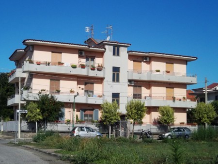 Codice annuncio :101V (appartamento 120 mq interni zona via volturno .€ 140000)